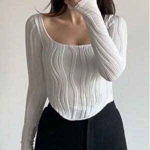 NWT square neck piping crop long sleeve top!